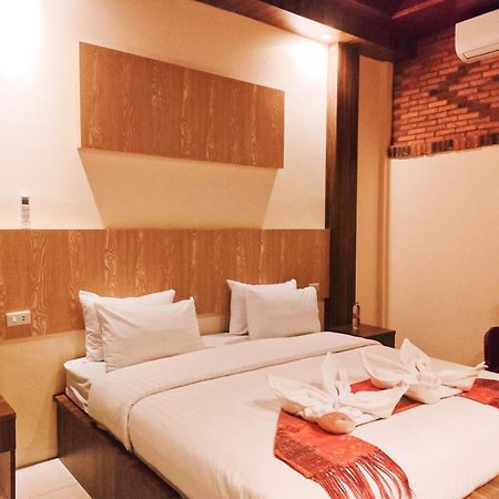 Judita Cottages Tuktuk Siadong Exterior photo
